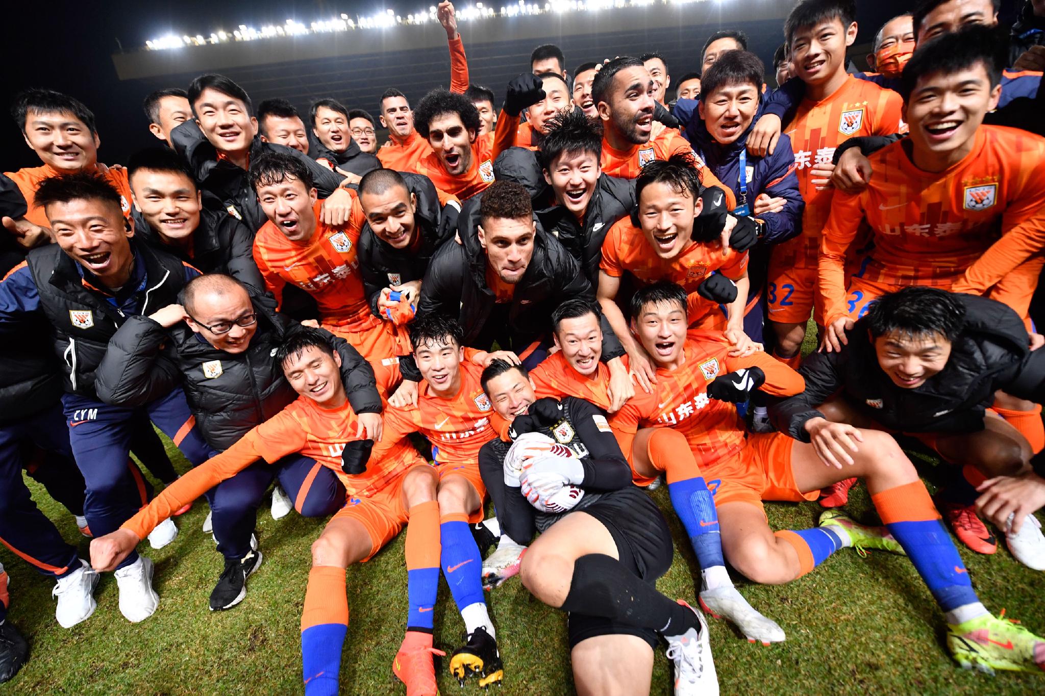  今夜山东泰山备战中超，绝杀压哨细节曝光，赛场秩序良好，临场指挥获称赞