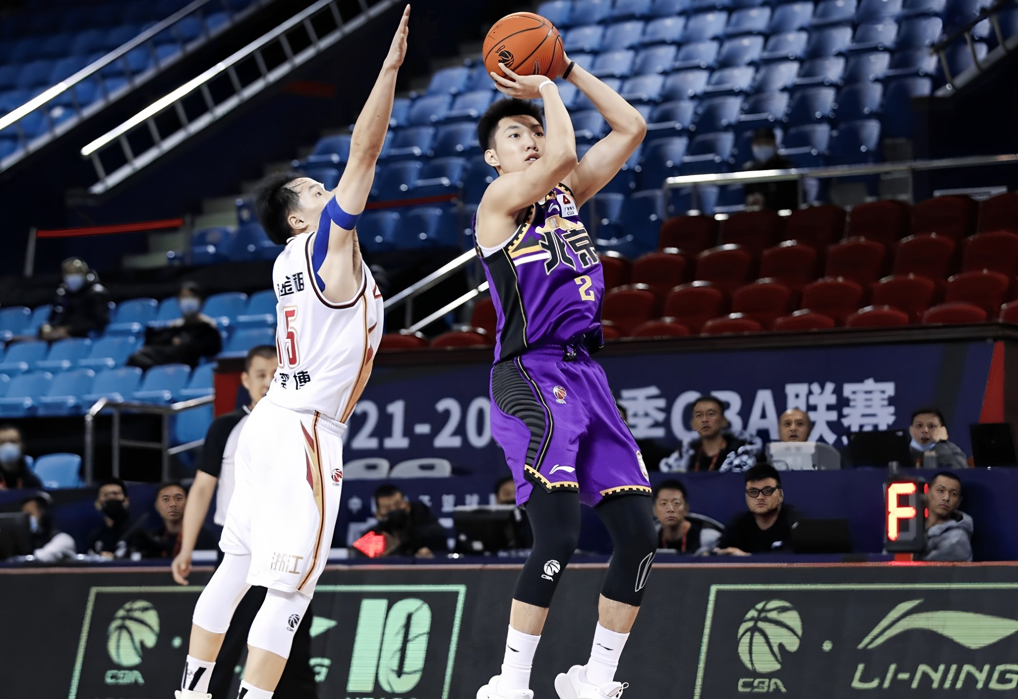 西甲赛程吃紧；山东男篮加时末段扳平良机；压力陡增；资深球员宣示担当的简单介绍