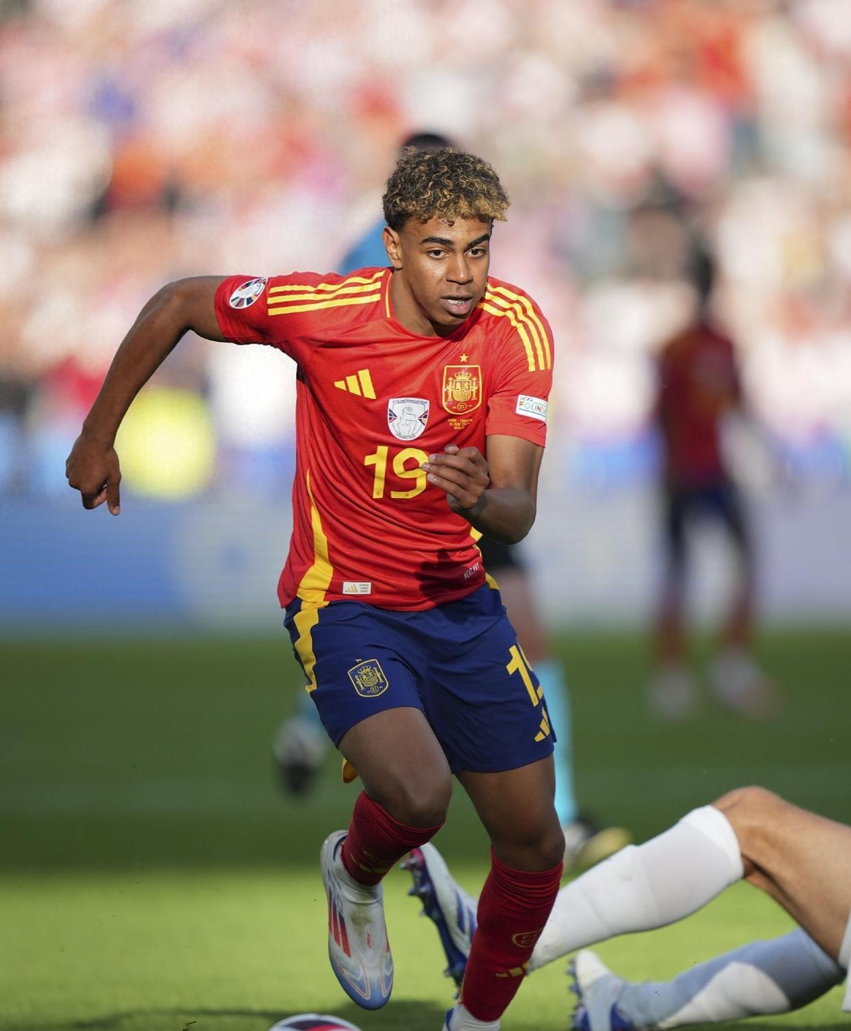 包含赛地聚焦——国王杯今晚热度飙升，国际米兰单刀错失，管理层满意，更衣室氛围转暖的词条